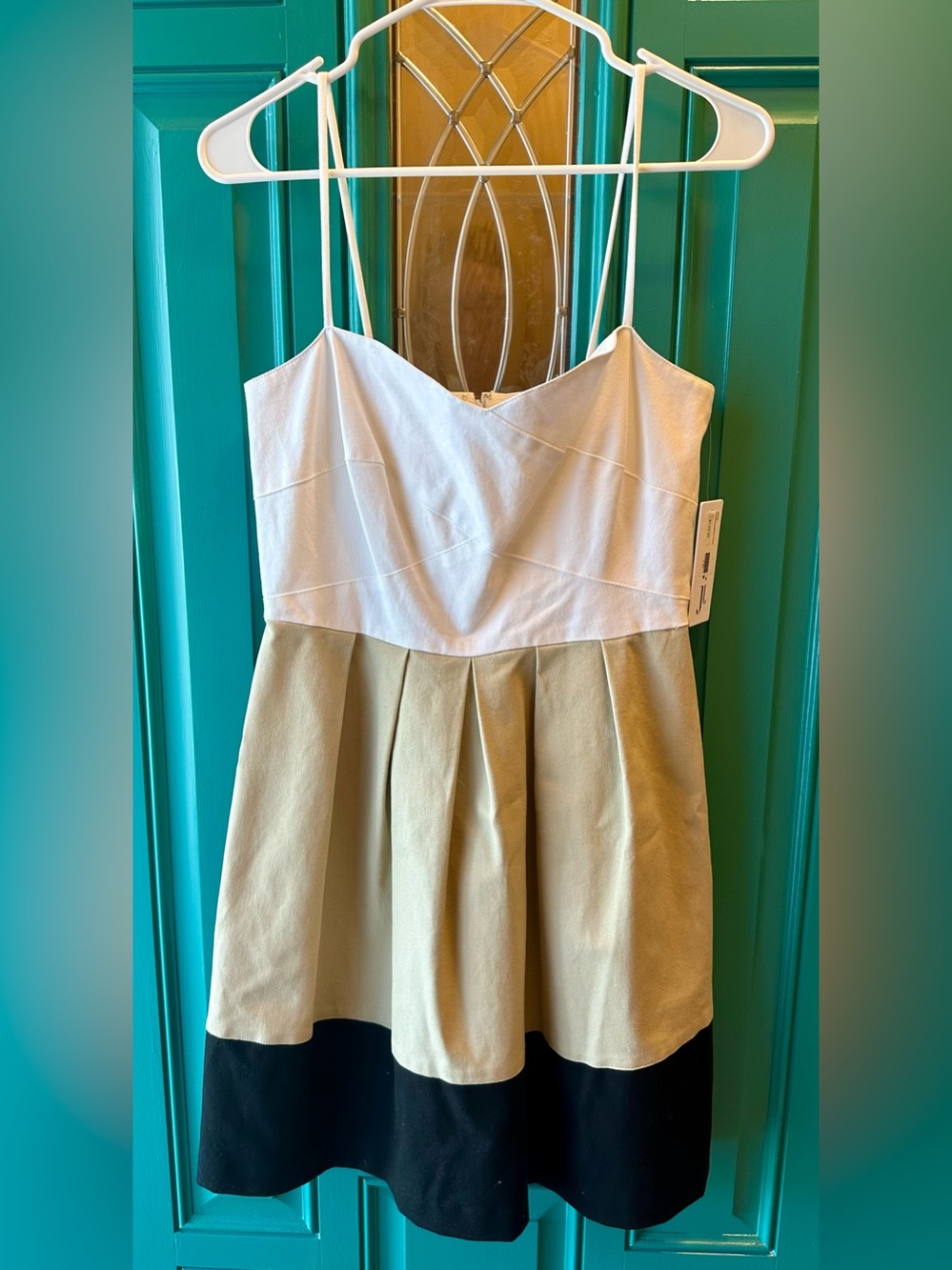 Julia Jordan NWT Colorblock Sweetheart Neck Pleated Mini Dress White Khaki